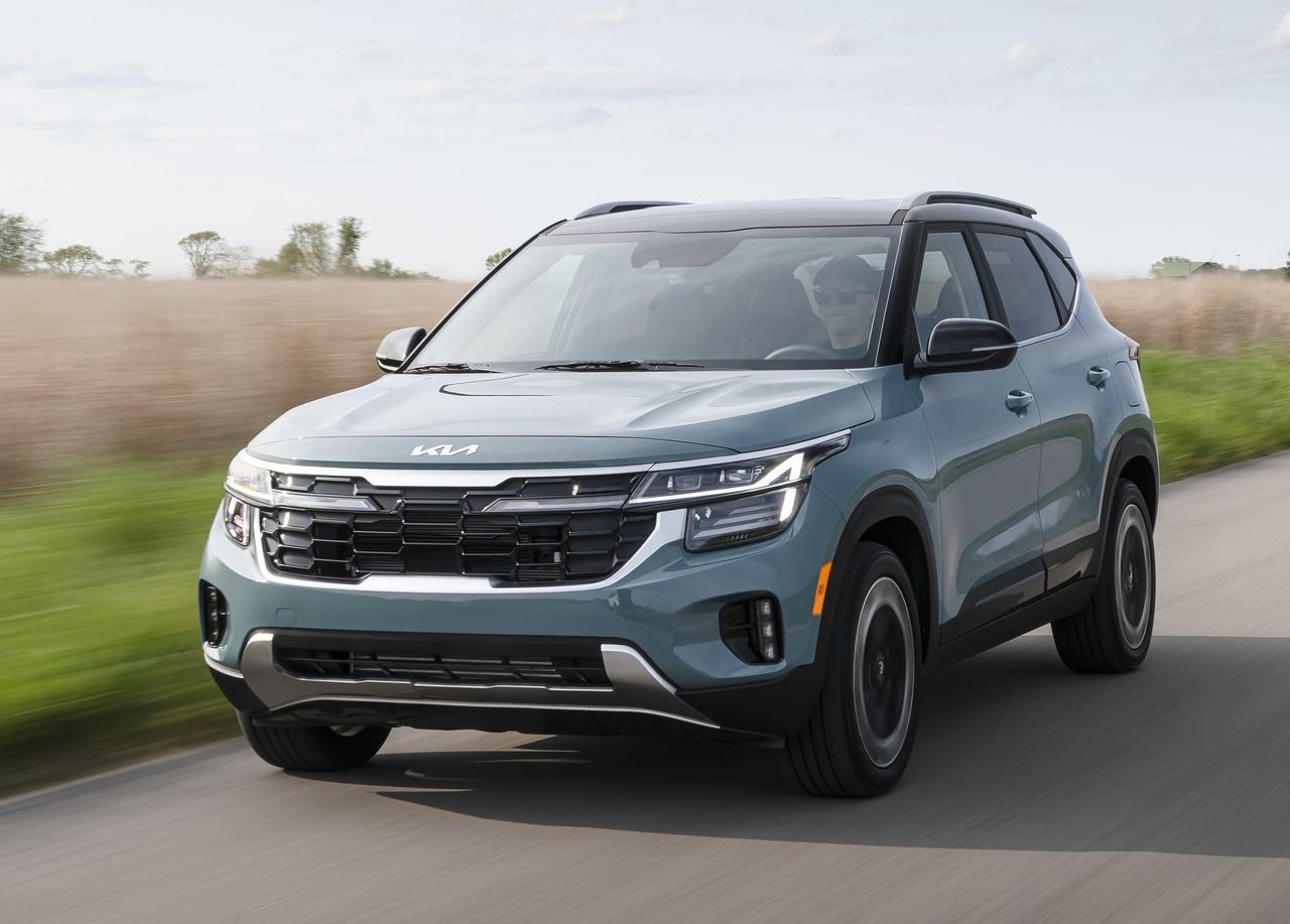 Best crossover under 30k: Kia Seltos.