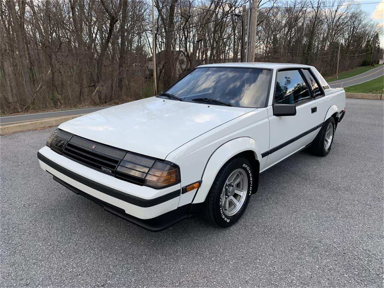 1985 Toyota Celica GTS hatchback features.