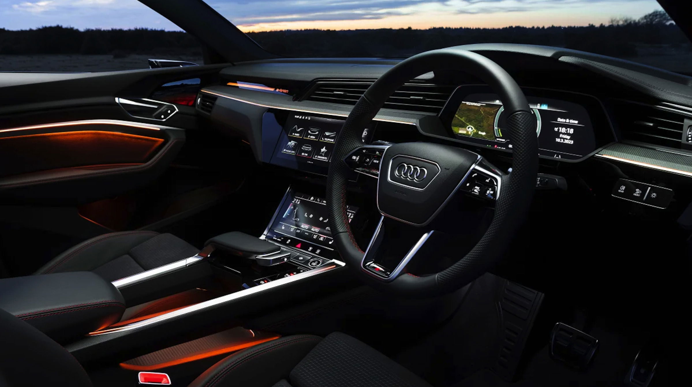 Audi Q8 e-tron (MMI Touch Response + Virtual Cockpit Plus).