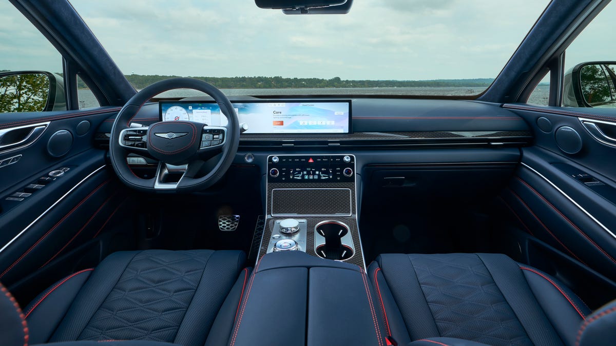 Genesis GV80 (Infotainment with Premium UX Design).