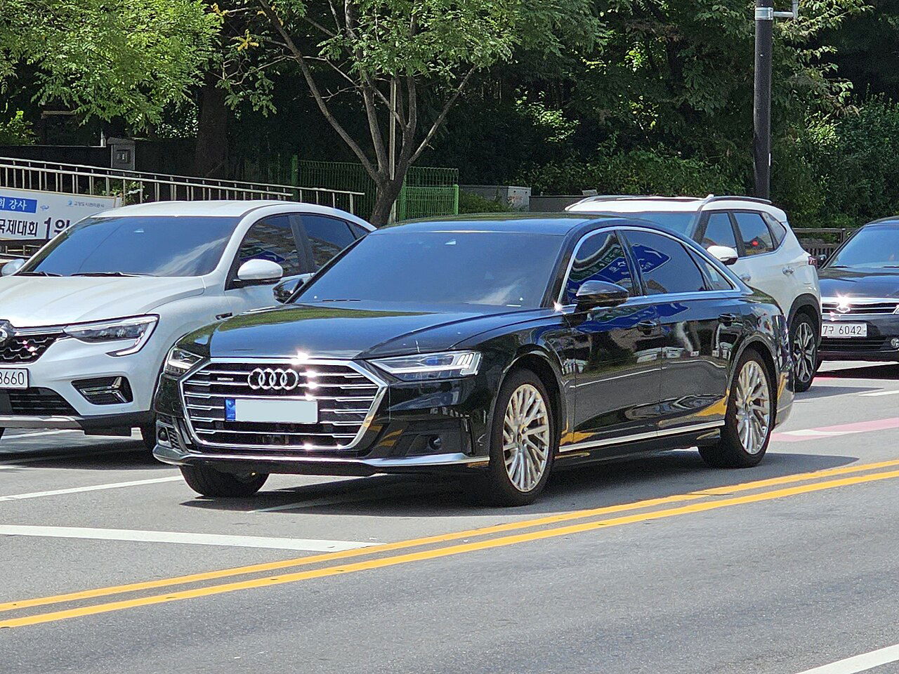 Luxury cars with surprisingly impressive fuel economy: Audi A8 TFSI e.