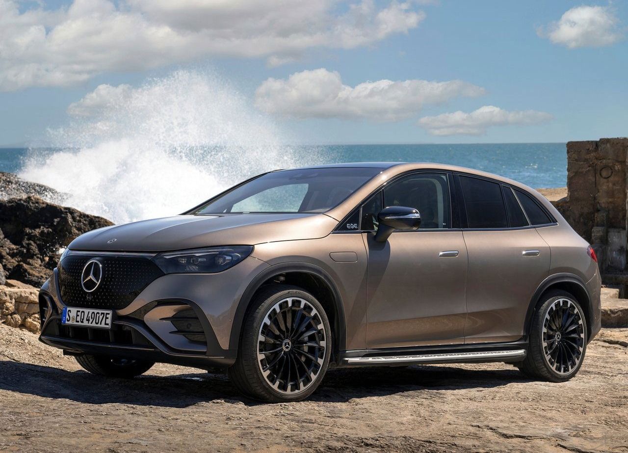 Luxury cars with surprisingly impressive fuel economy: Mercedes-Benz EQE SUV.