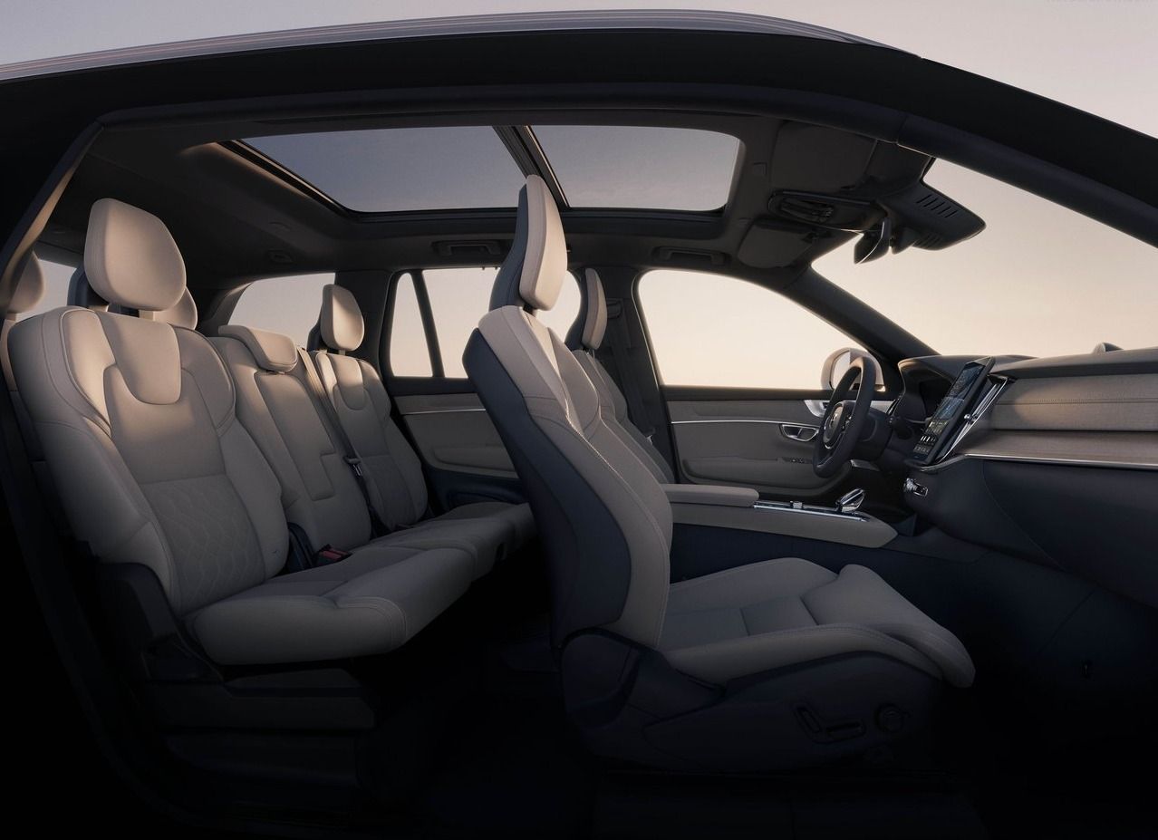 Volvo XC90 vs Audi Q7: Volvo XC90 interior.