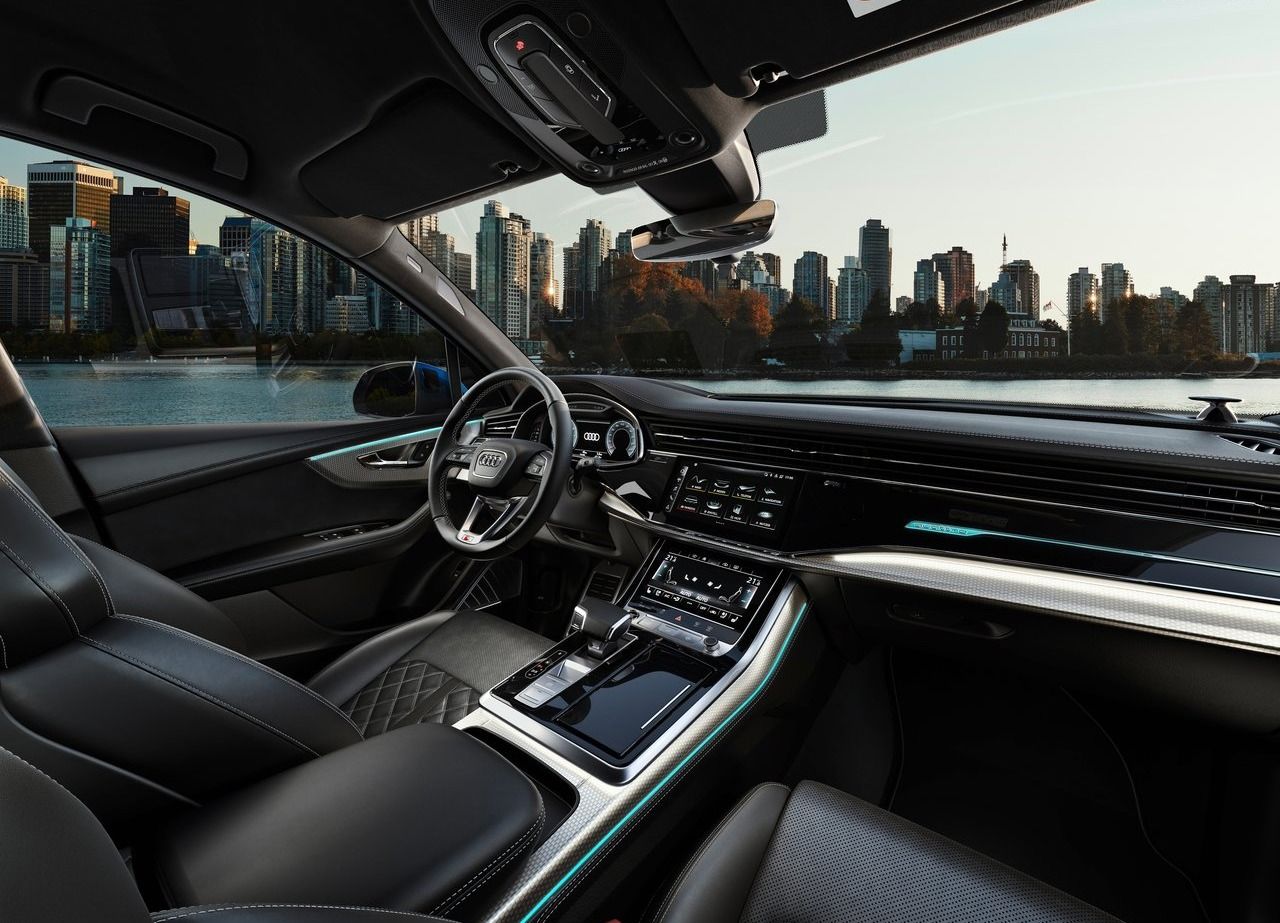 Volvo XC90 vs Audi Q7: Audi Q7 interior.