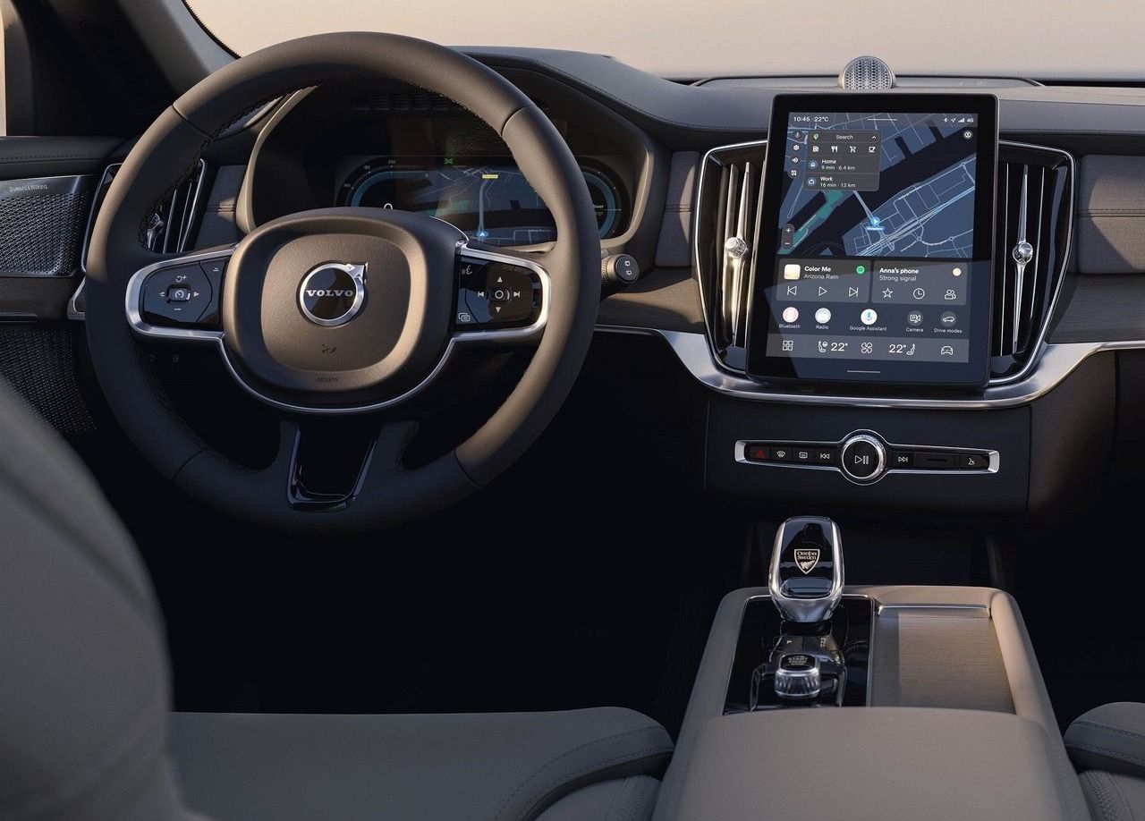 Volvo XC90 vs Audi Q7: Volvo XC90 infotainment.