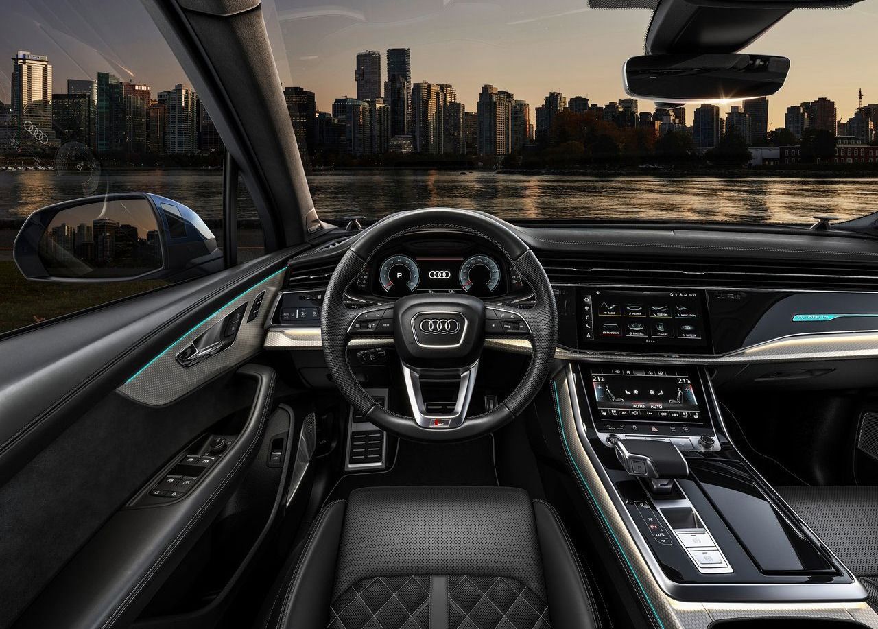 Volvo XC90 vs Audi Q7: Audi Q7 infotainment.