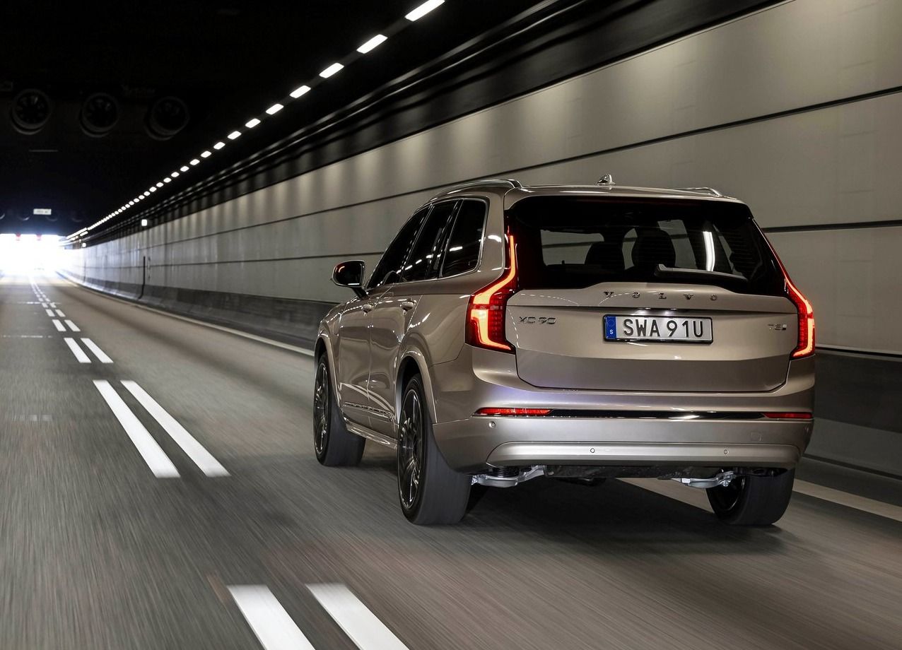 Volvo XC90 vs Audi Q7: Volvo XC90 efficiency.