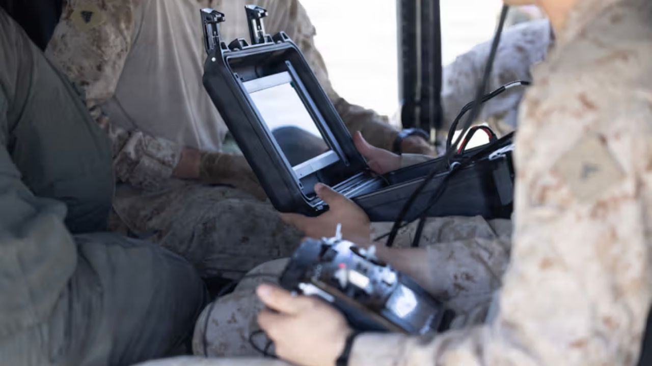 US Marines Test “Airborne Mothership” Concept Using Helicopters to Command FPV Drones.