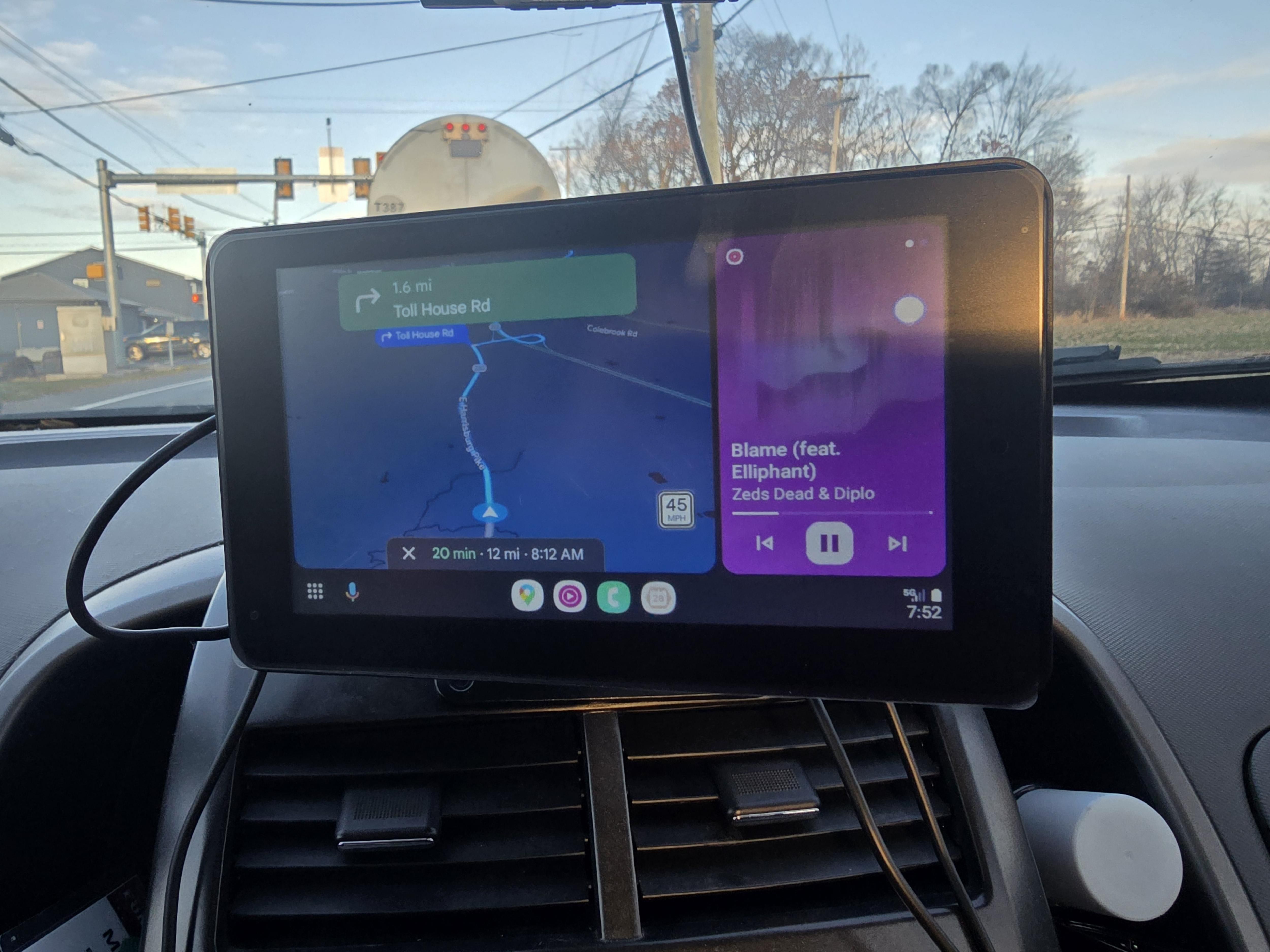 The best wireless CarPlay display.