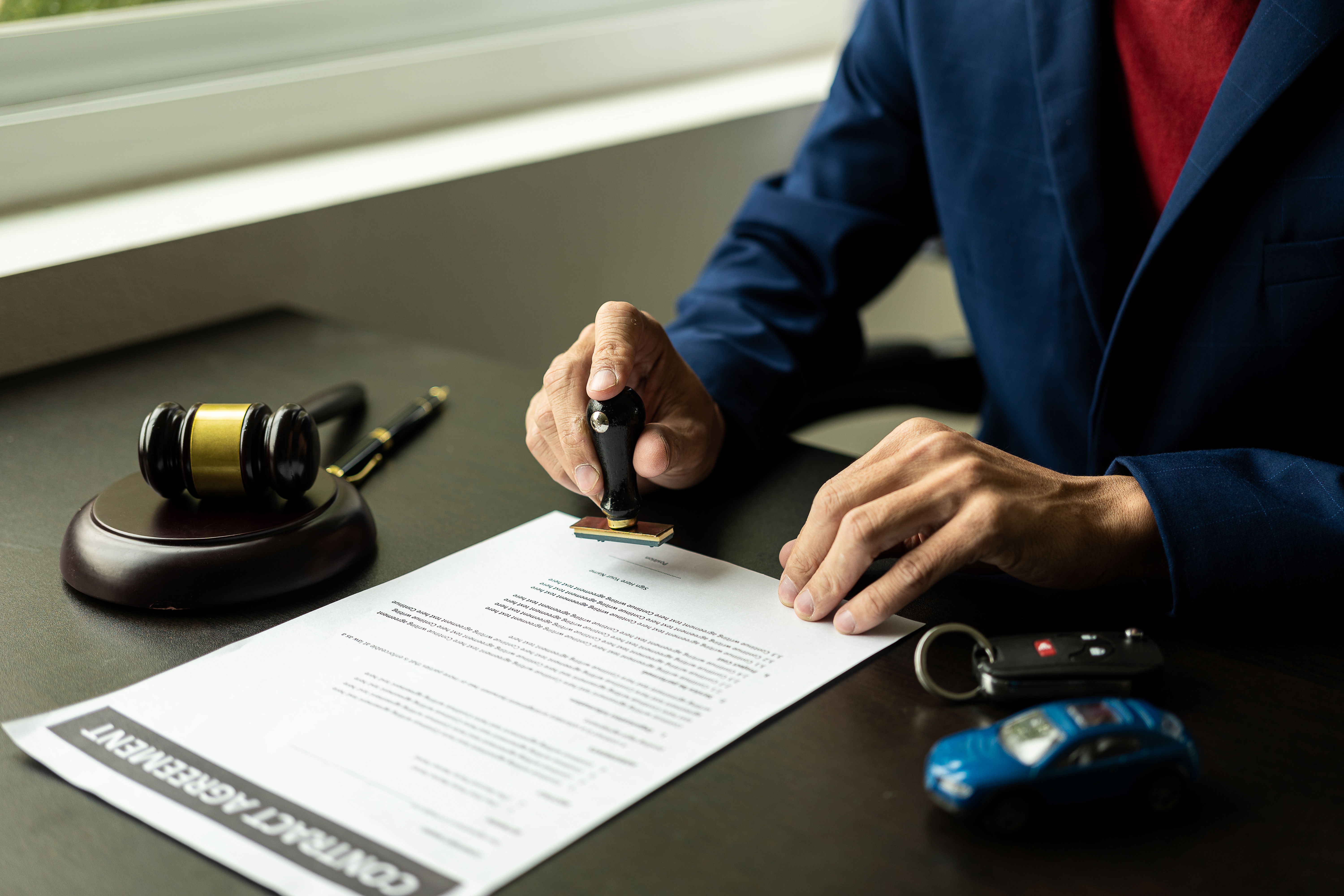 What to expect when hiring a traffic lawyer.