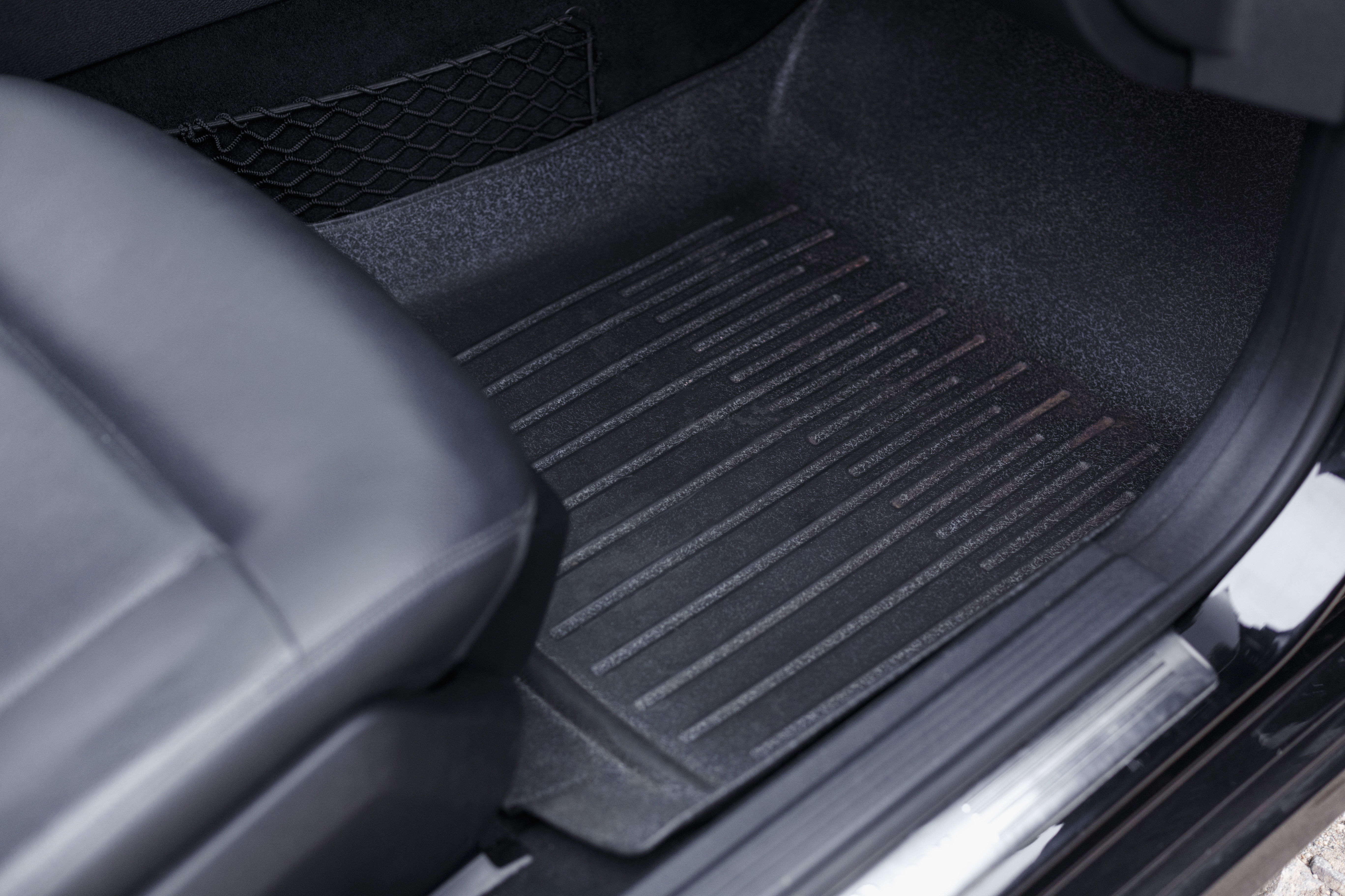 Summer essentials for every car owner: floor mats and seat covers.