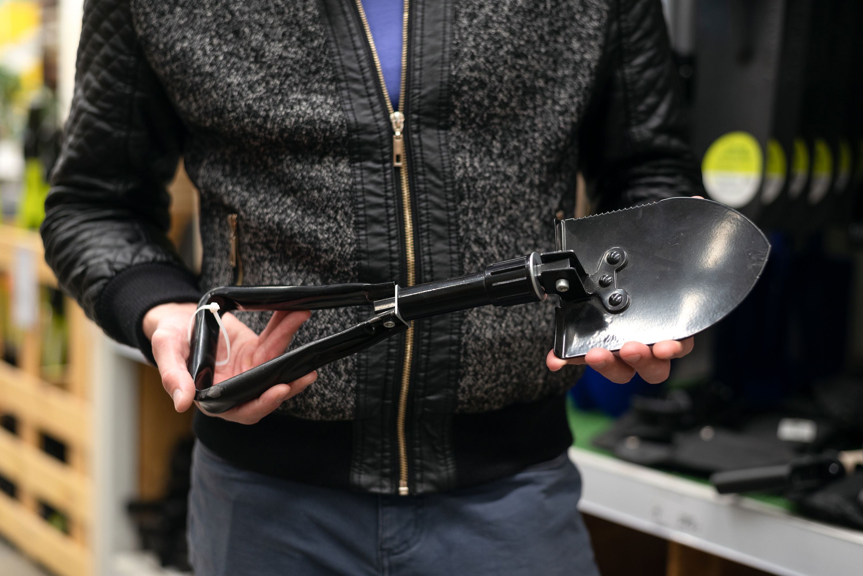 Winter driving survival kit: compact shovel.