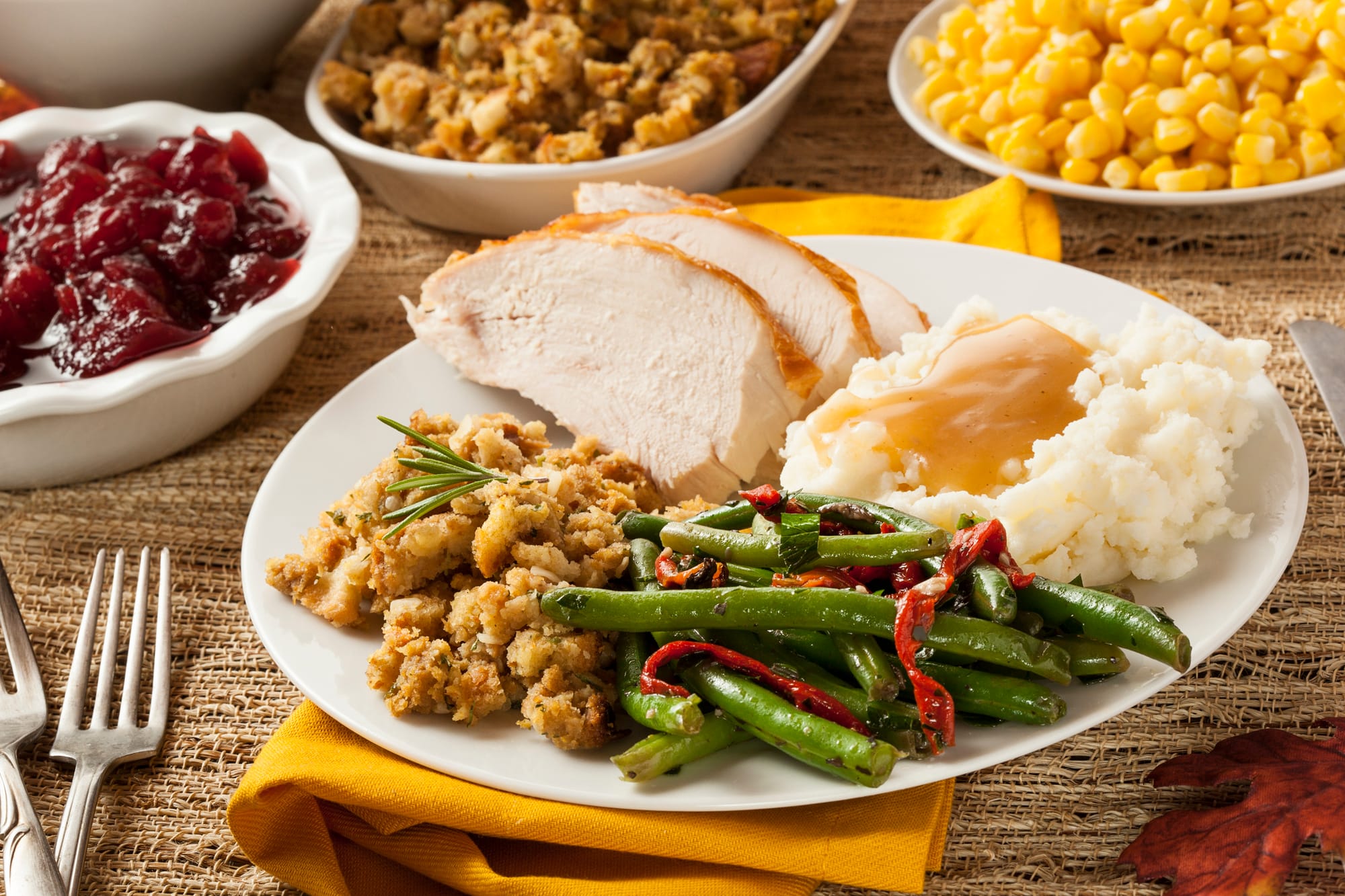 5 Practical Tips for Enjoying Holiday Meals While Staying on Track