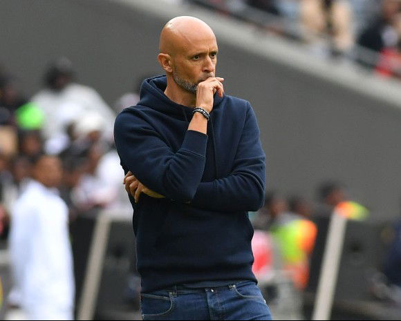 Sundowns in Chaos: As Fans Clash Over Cardoso’s Future