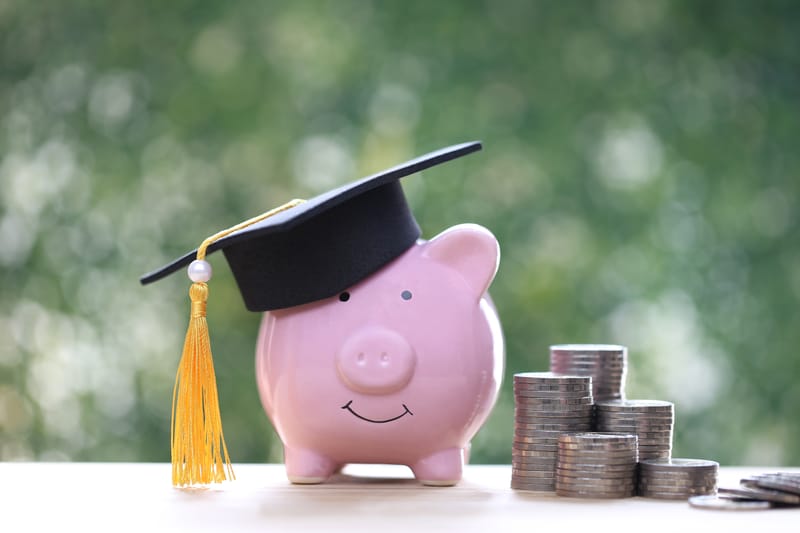 De ce este importantă studierea educaţiei financiare în gimnaziu (Autor: prof. Dragoş Huţuleac)
