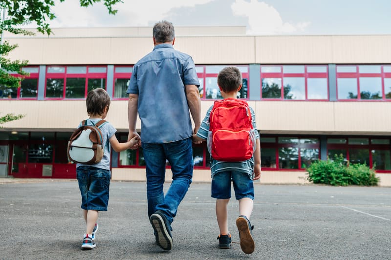 Importanța familiei în actul educațional (Autor: Dragos Hutuleac)
