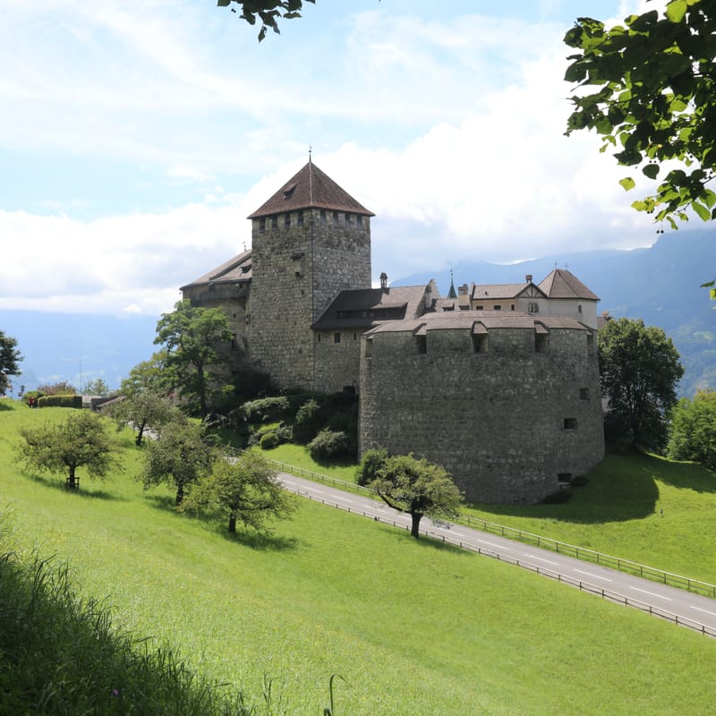 8. LIECHTENSTEIN : Vaduz, musée et Château