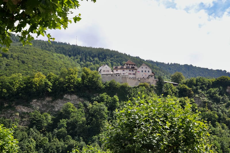 8. LIECHTENSTEIN : Vaduz, musée et Château