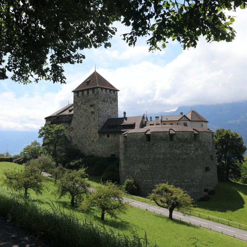 8. LIECHTENSTEIN : Vaduz, musée et Château