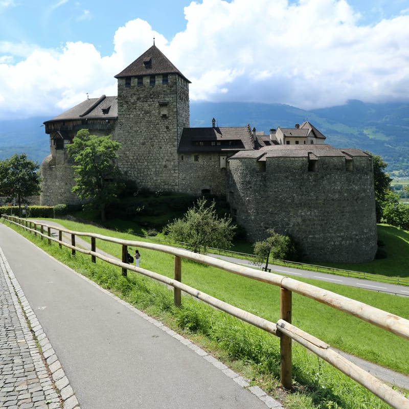 8. LIECHTENSTEIN : Vaduz, musée et Château