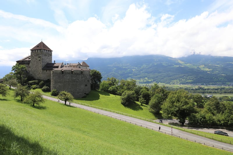 8. LIECHTENSTEIN : Vaduz, musée et Château