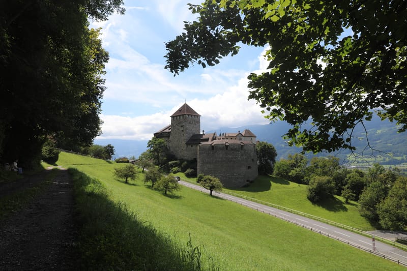 8. LIECHTENSTEIN : Vaduz, musée et Château