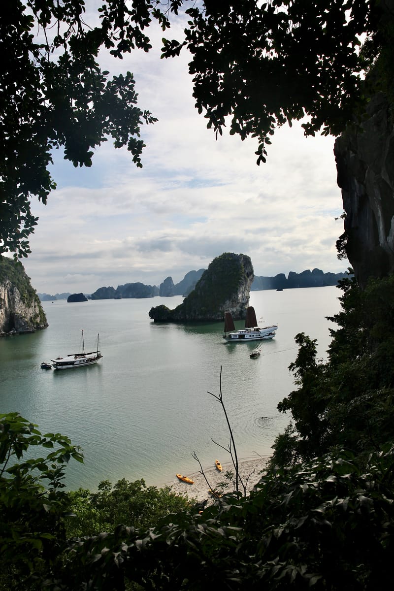 1. Baie d'Ha Long : Top Vertical