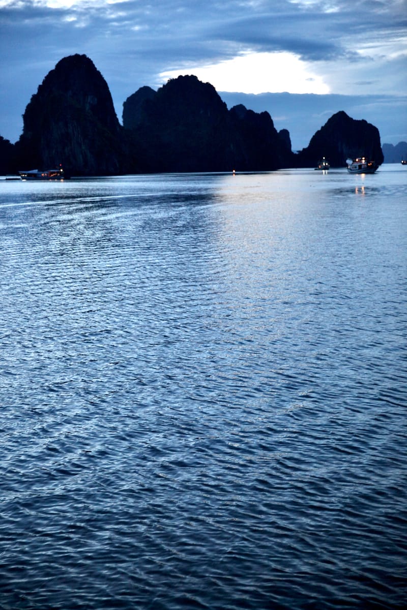 1. Baie d'Ha Long : Top Vertical