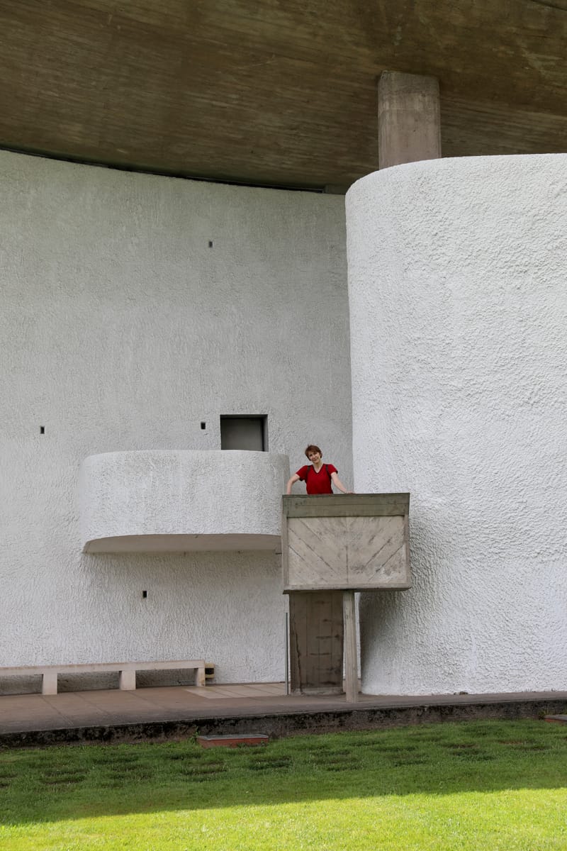 1. VOSGES : Ronchamp, Chapelle Notre Dame du Haut (Le Corbusier)