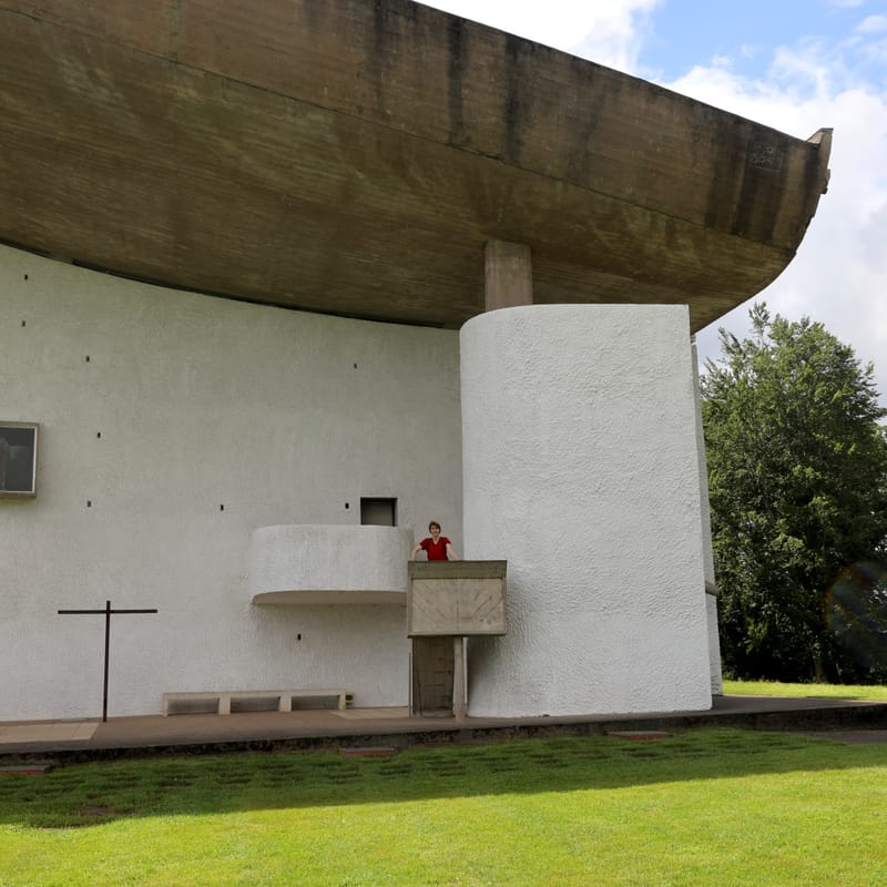1. VOSGES : Ronchamp, Chapelle Notre Dame du Haut (Le Corbusier)