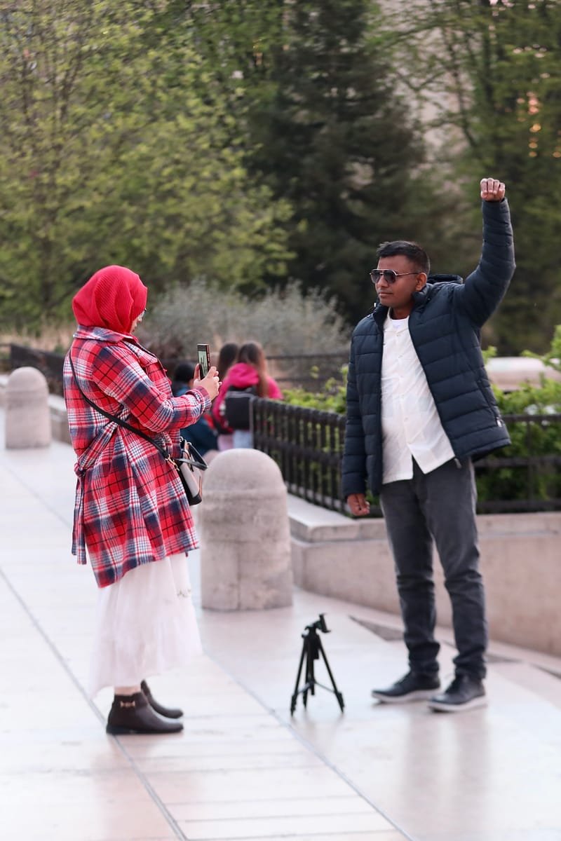 1. PARIS : Touristes du Trocadéro 