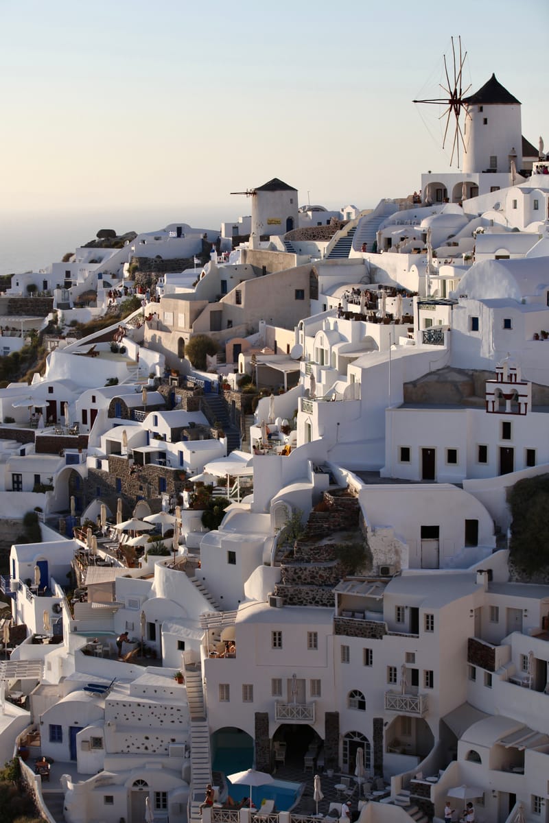 1. GRECE : Santorin, Oia ses ruelles et ses moulins 1 (à la VTL)