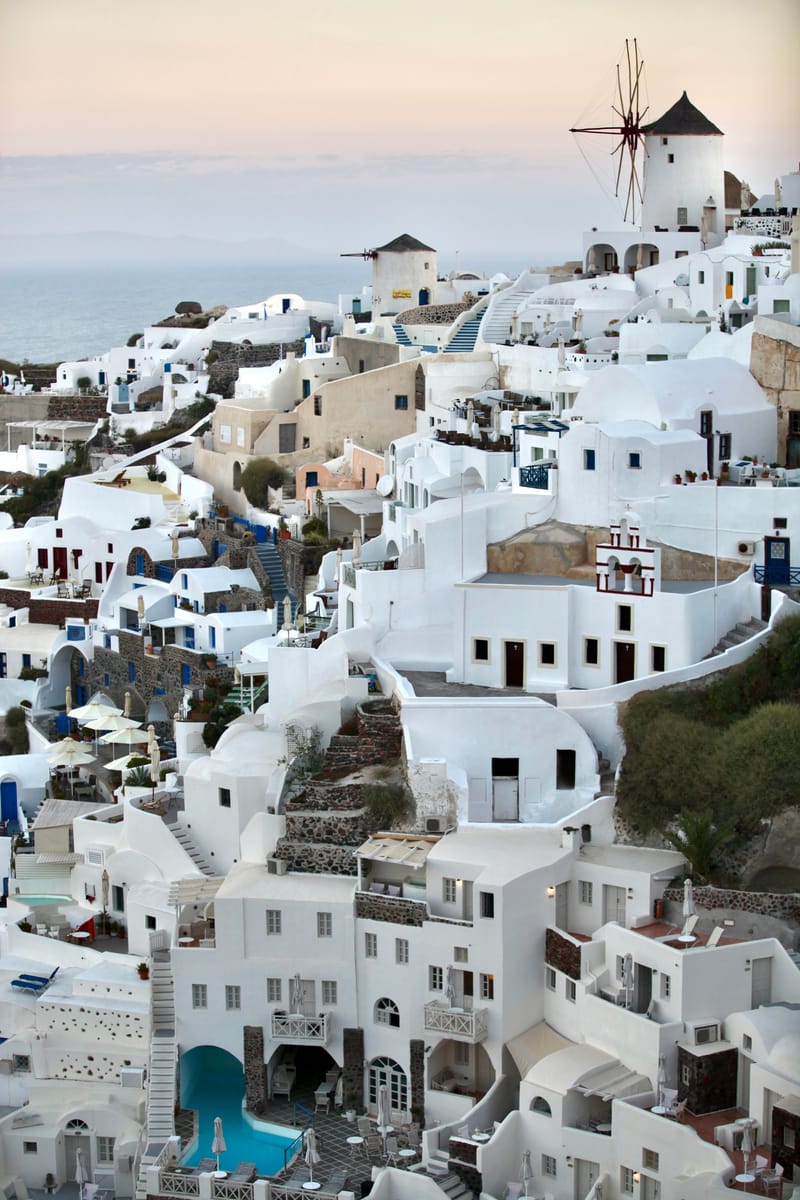 1. GRECE : Santorin, Oia ses ruelles et ses moulins 1 (à la VTL)