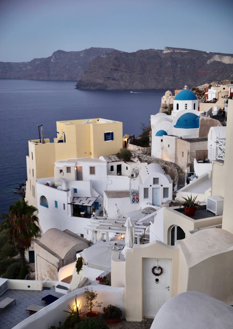 1. GRECE : Santorin, Oia ses ruelles et ses moulins 1 (à la VTL)