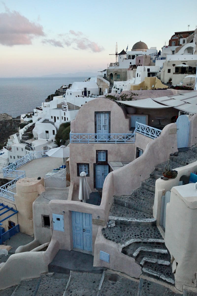 1. GRECE : Santorin, Oia ses ruelles et ses moulins 1 (à la VTL)