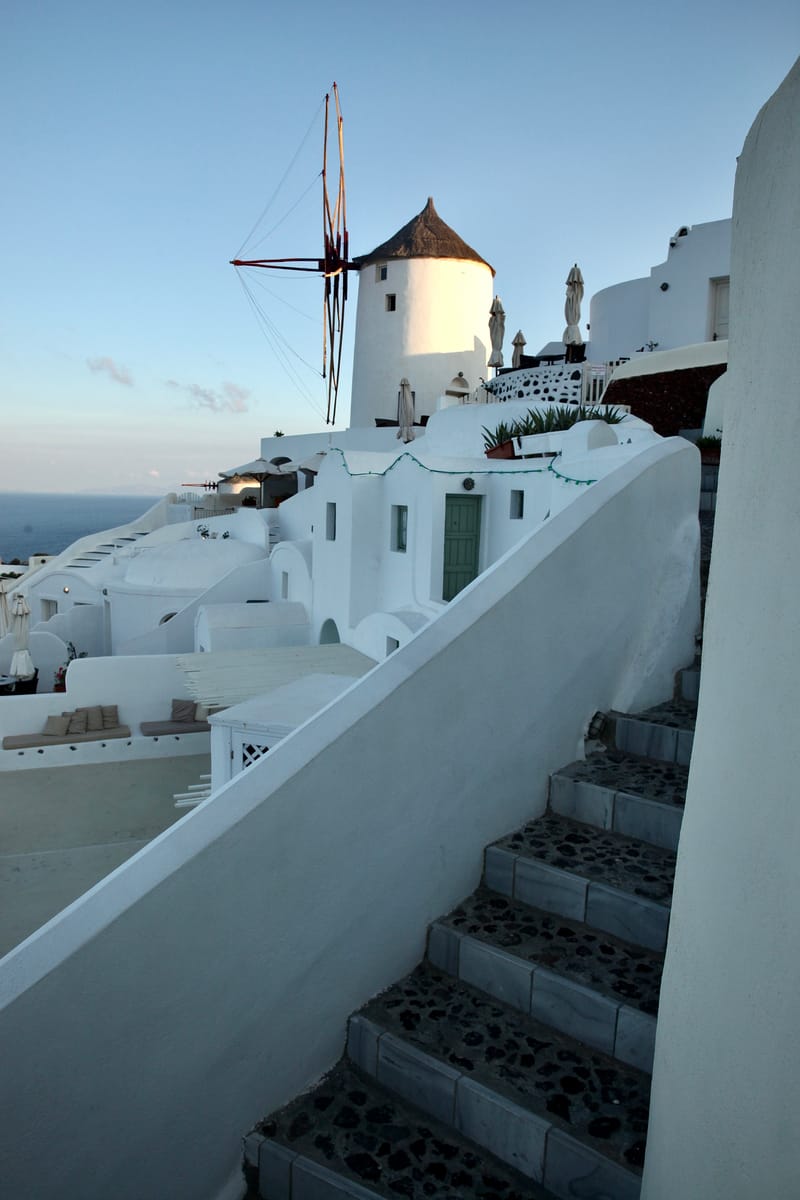 1. GRECE : Santorin, Oia ses ruelles et ses moulins 1 (à la VTL)