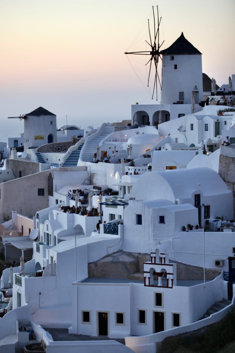 1. GRECE : Santorin, Oia ses ruelles et ses moulins 1 (à la VTL)