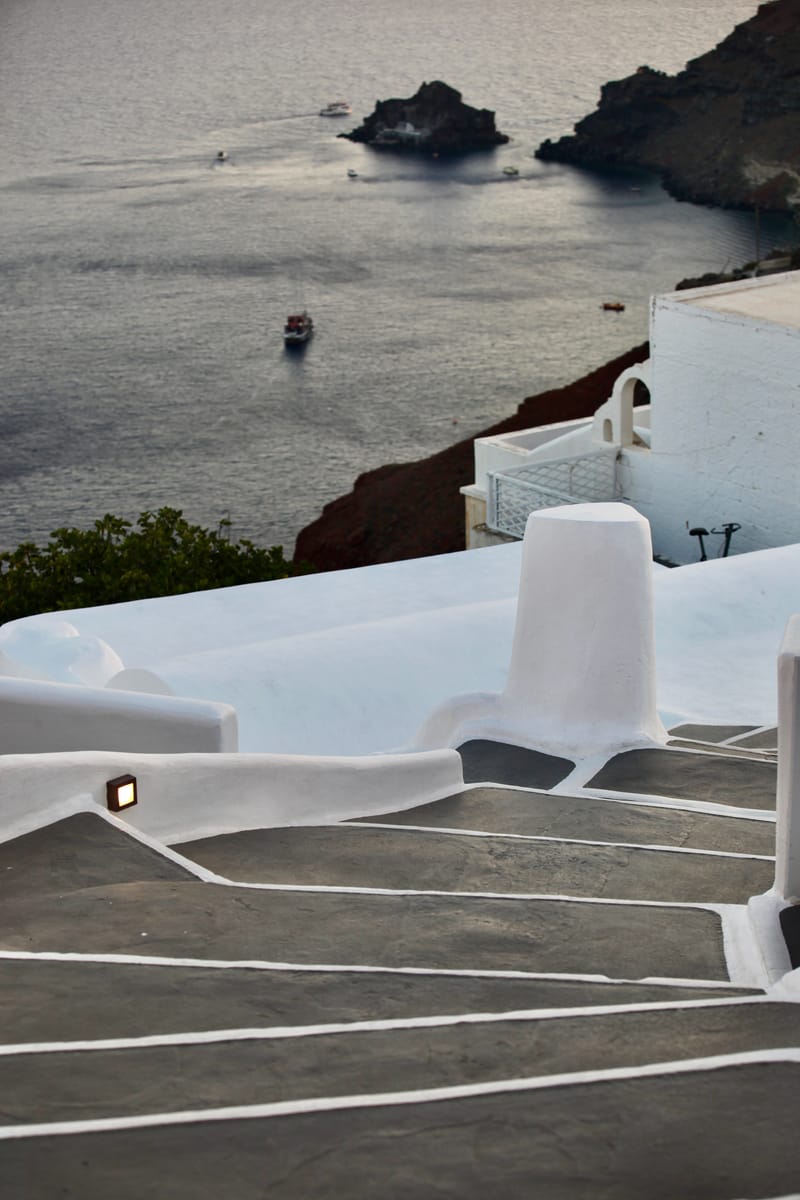 3. GRECE : Santorin, Oia ses ruelles et ses moulins 2 (VTL)