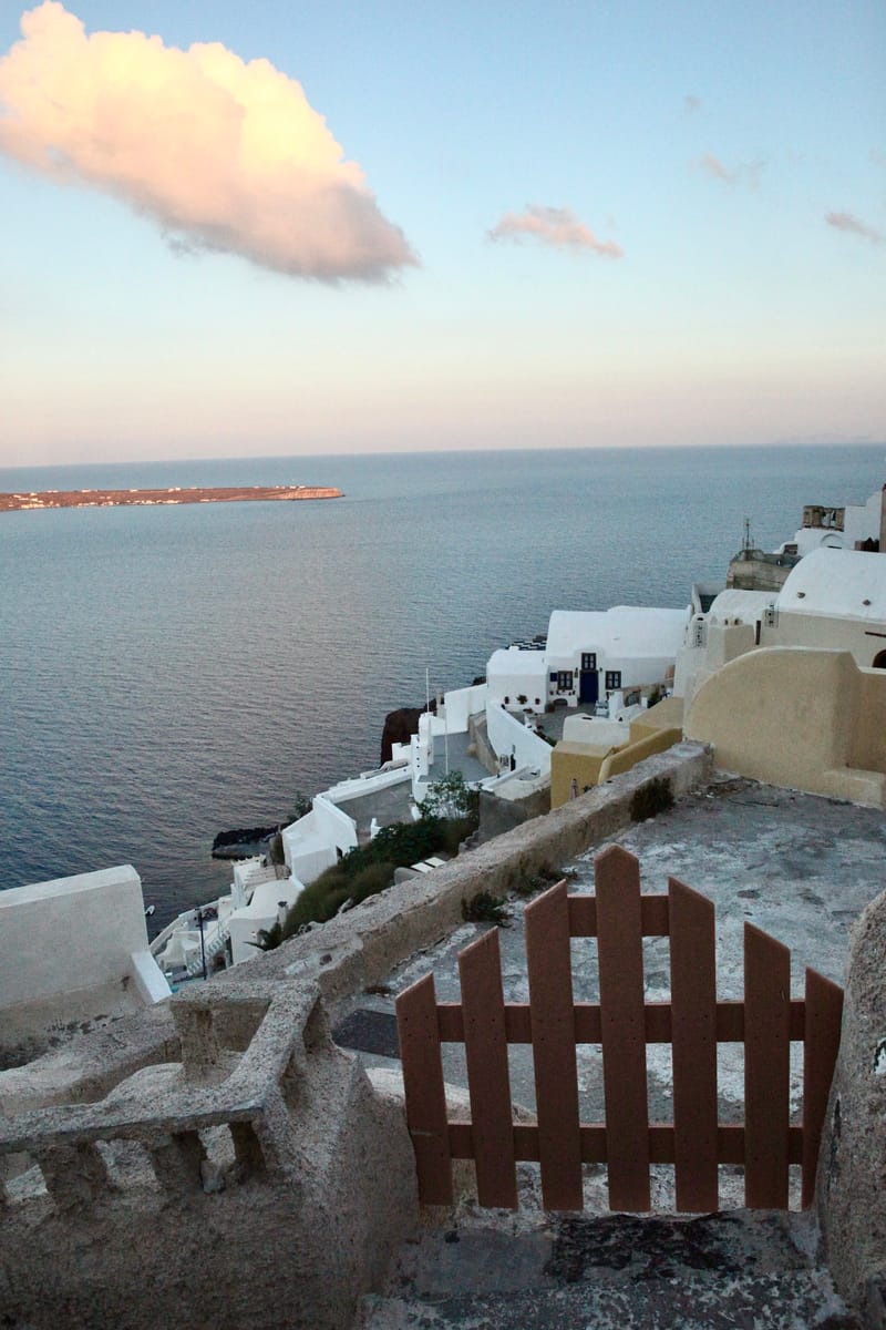3. GRECE : Santorin, Oia ses ruelles et ses moulins 2 (VTL)