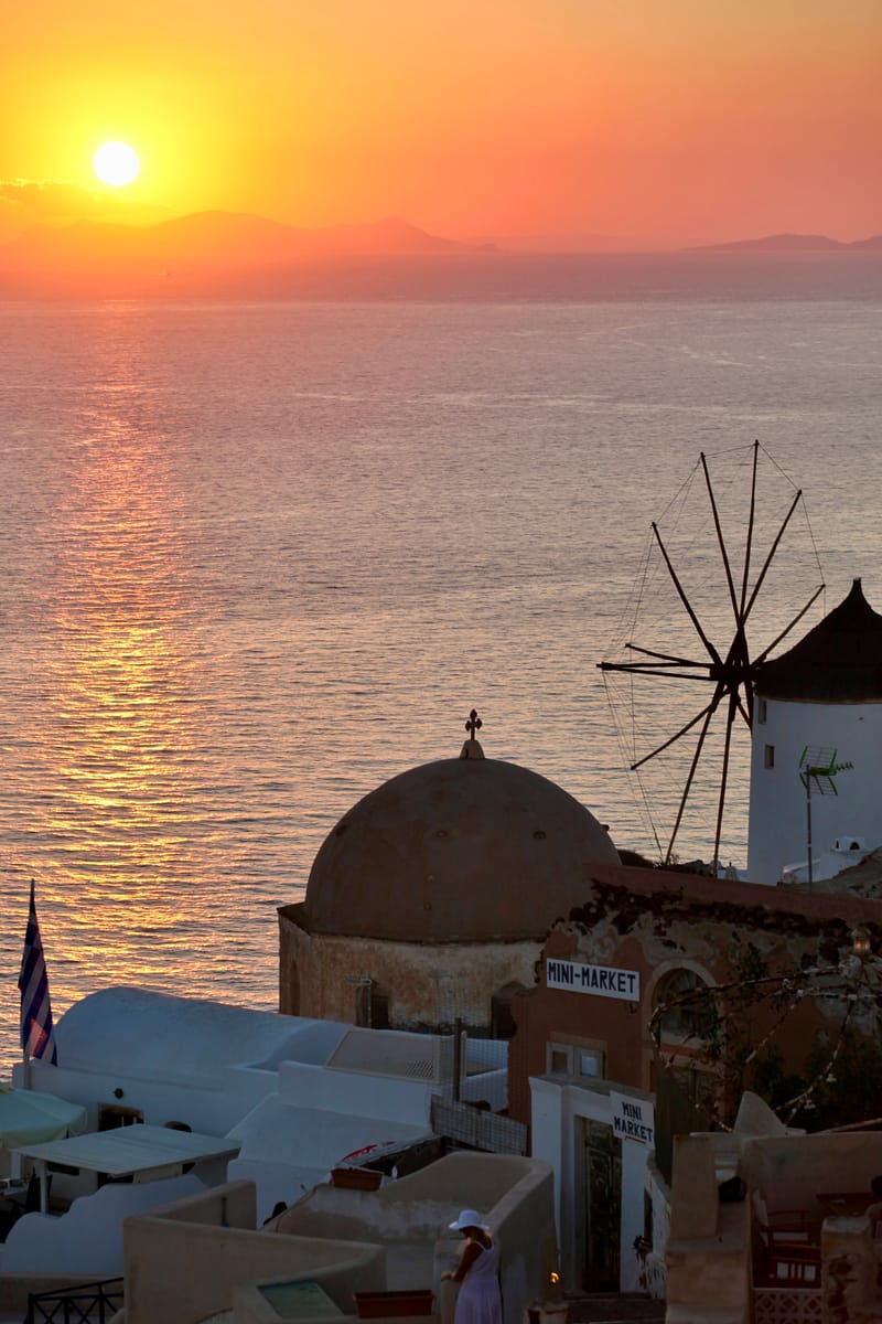 4. GRECE : Santorin, Oia au coucher de soleil (VTL)