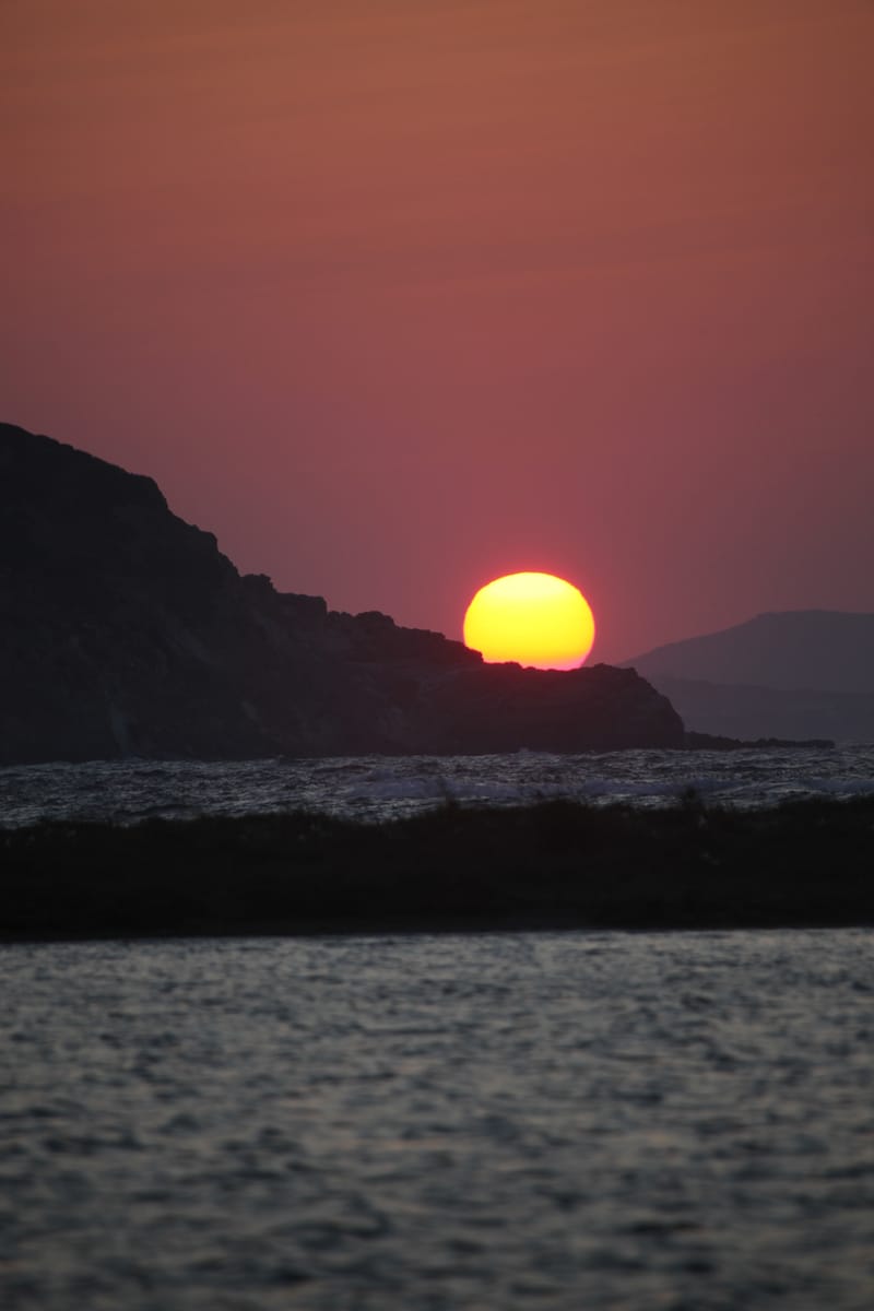 7. GRECE : Naxos 2, la porte d'Apollon sous un soleil rouge sang (VTL)