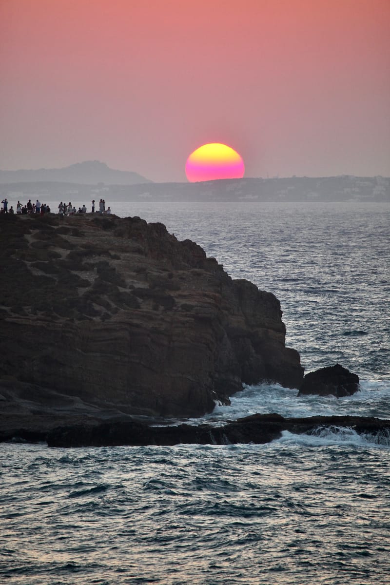 7. GRECE : Naxos 2, la porte d'Apollon sous un soleil rouge sang (VTL)