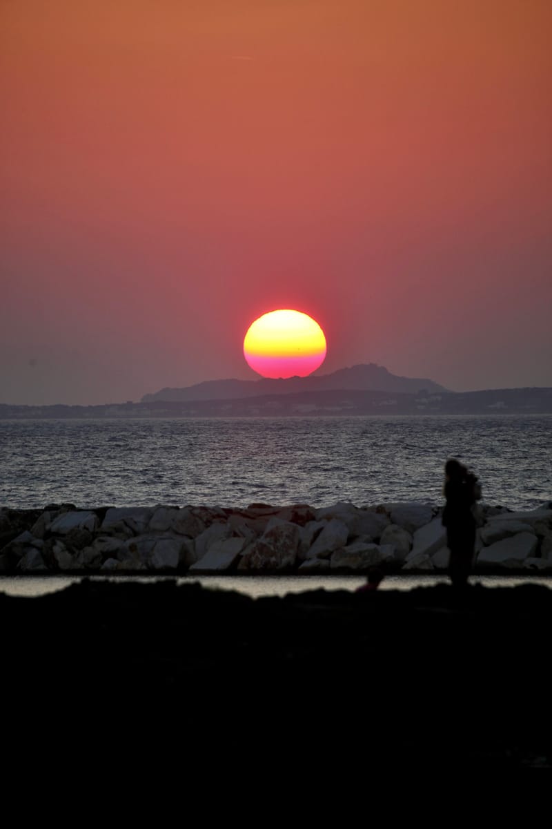 7. GRECE : Naxos 2, la porte d'Apollon sous un soleil rouge sang (VTL)