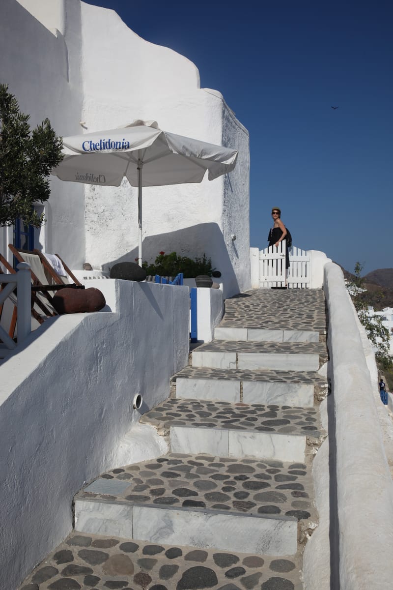 3. GRECE : Santorin, Oia ses ruelles et ses moulins 2 (VTL)