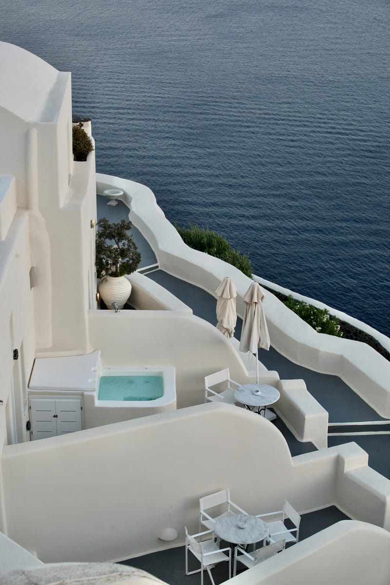 3. GRECE : Santorin, Oia ses ruelles et ses moulins 2 (VTL)