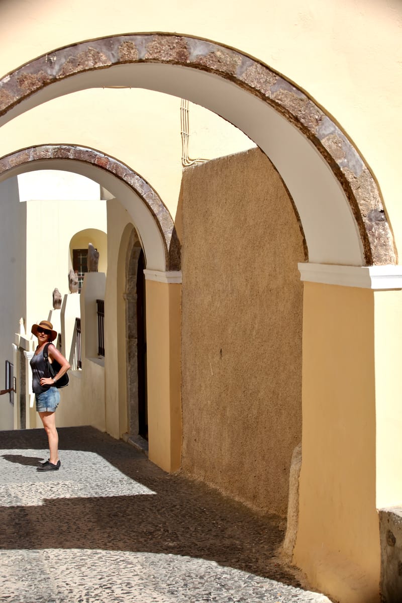 3. GRECE : Santorin, Oia ses ruelles et ses moulins 2 (VTL)