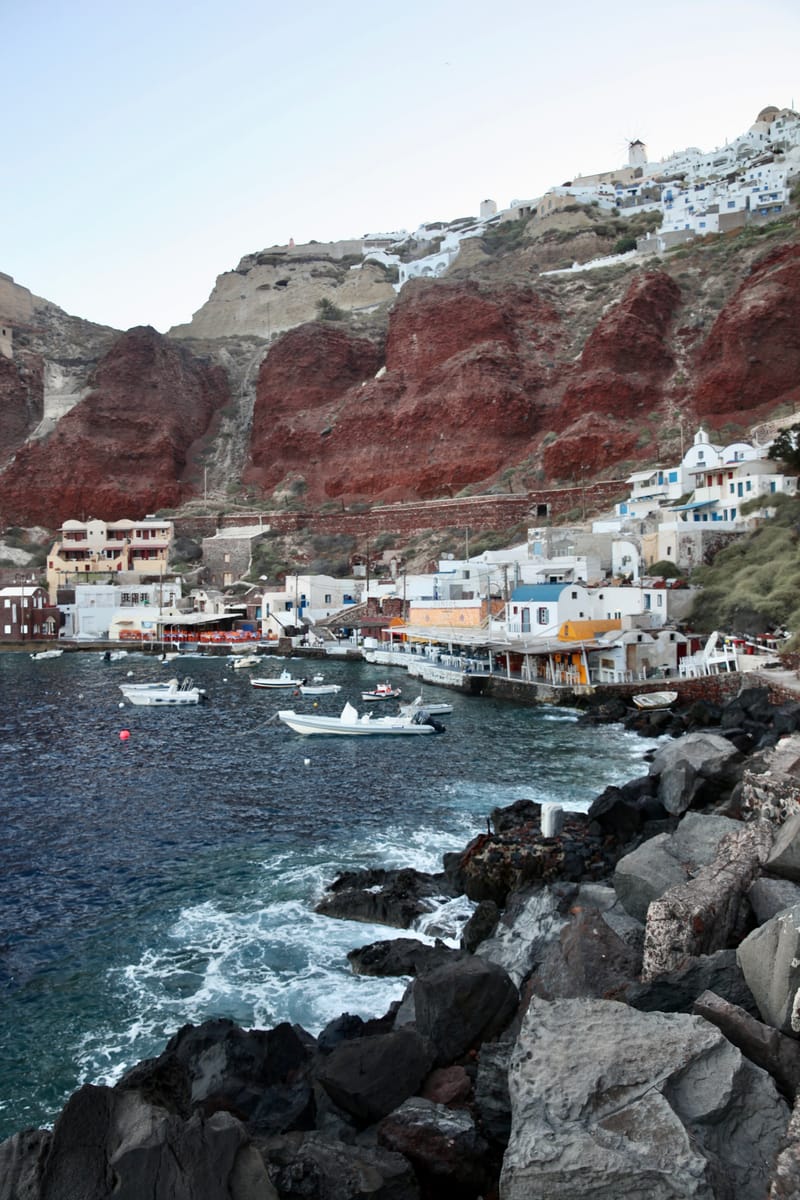 5. GRECE : Santorin, Son port, sa côte et son volcan (VTL)