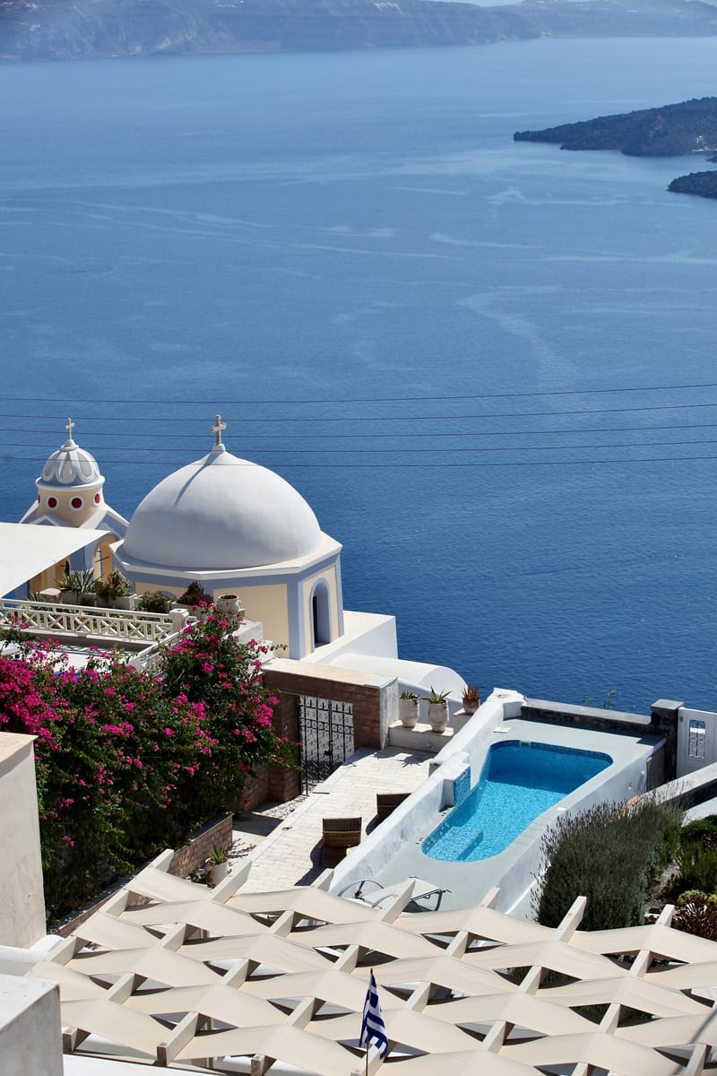 5. GRECE : Santorin, Son port, sa côte et son volcan (VTL)