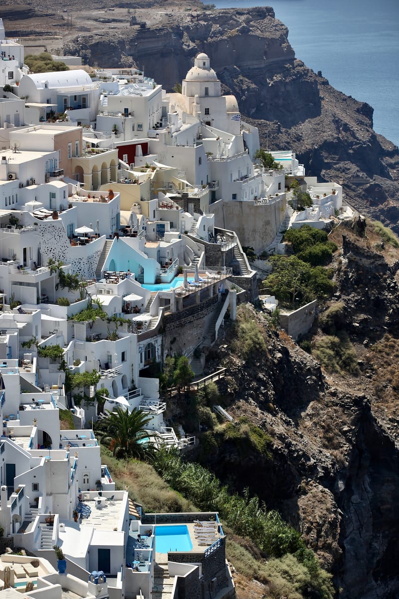 5. GRECE : Santorin, Son port, sa côte et son volcan (VTL)