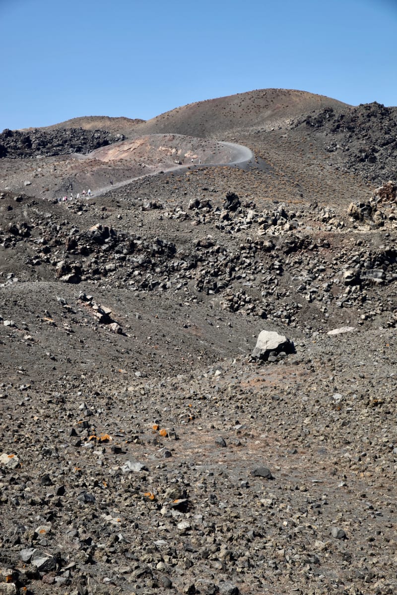5. GRECE : Santorin, Son port, sa côte et son volcan (VTL)